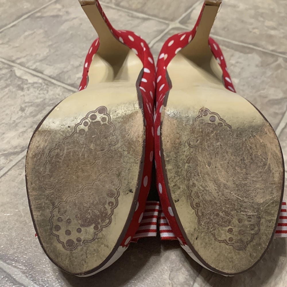 Heels - Picture 4 of 6